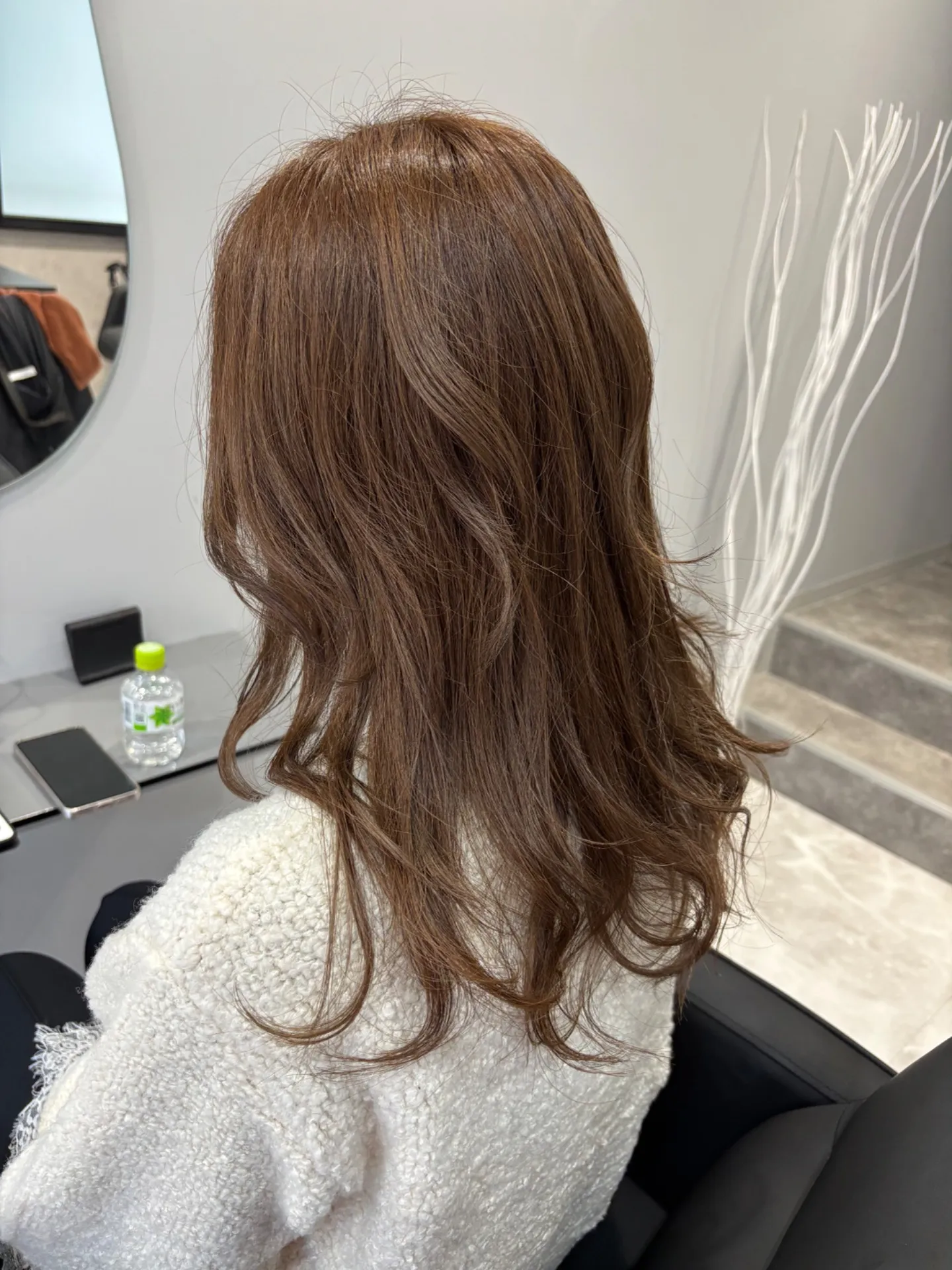 巻き髪に相性ぴったりのグレージュカラー